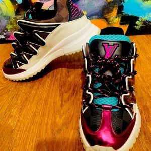Louis Vuitton sneakers multiple print authentic and in good shape